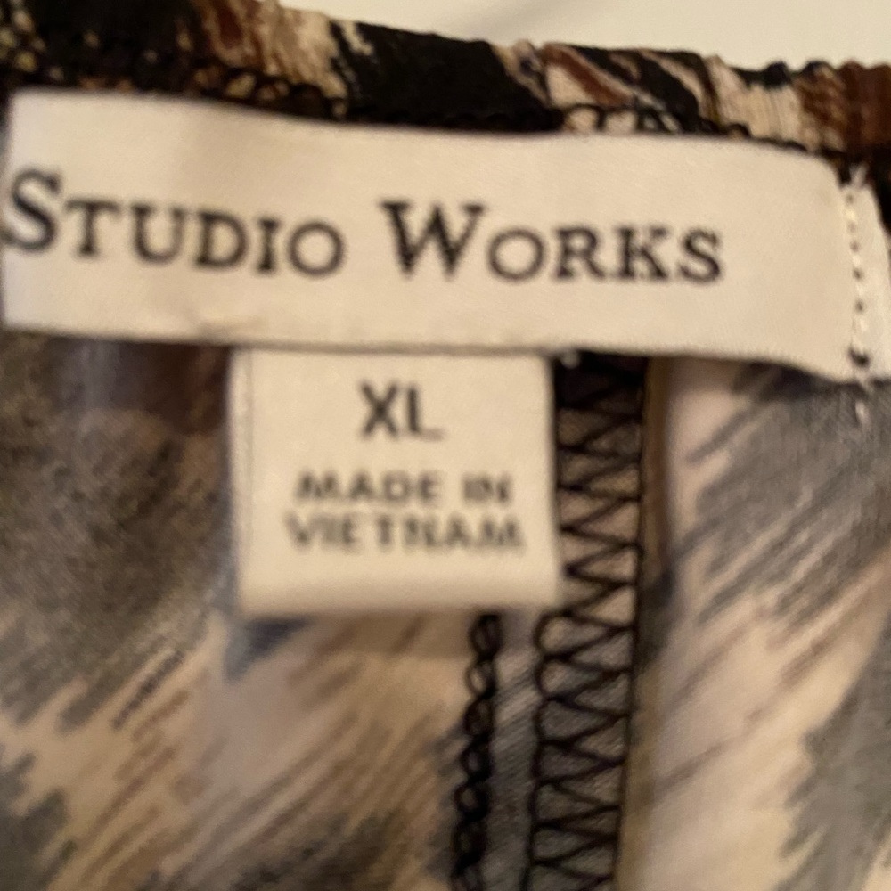 Studio Works Top - Picture 3 of 4